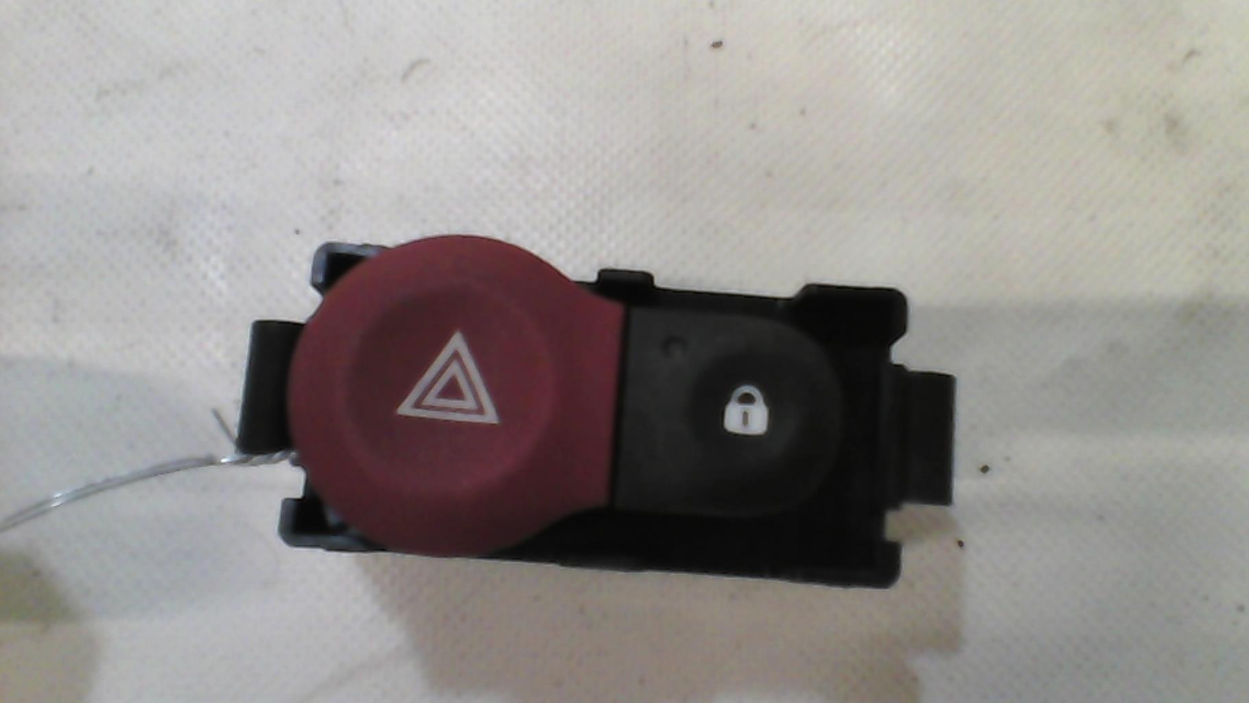 Bouton de warning RENAULT CLIO 3 PHASE 2 BREAK Diesel - 1