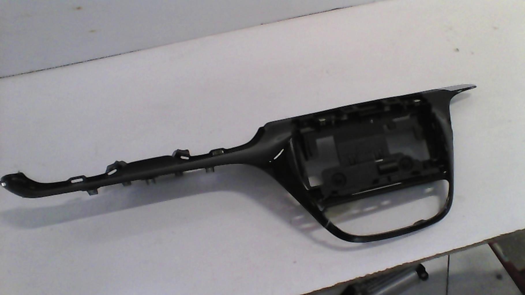 Consolle centrale (interno in plastica) PEUGEOT 208 1 PHASE 1 Diésel - 1