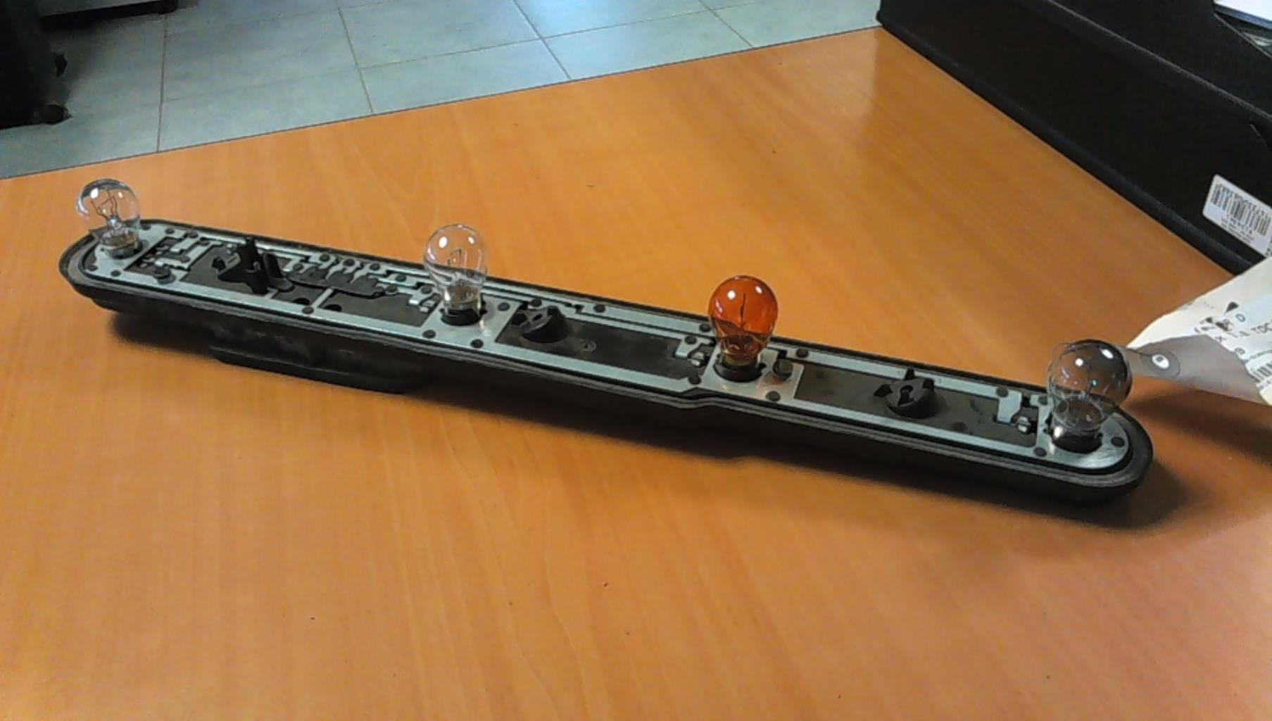 Base portalampade fanale posteriore destro FORD C-MAX 1 PHASE 2 Diésel - 1