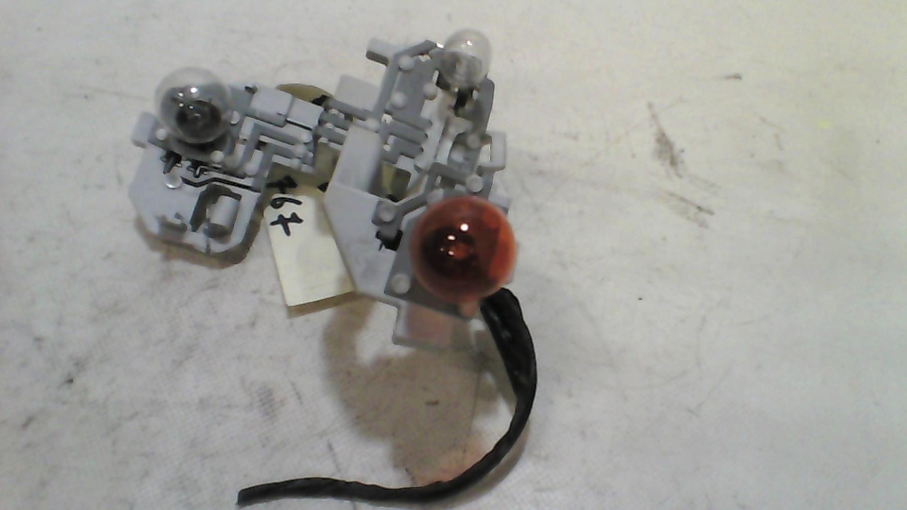 Base portalampade fanale posteriore destro FORD FIESTA 6 PHASE 1 Diésel - 1