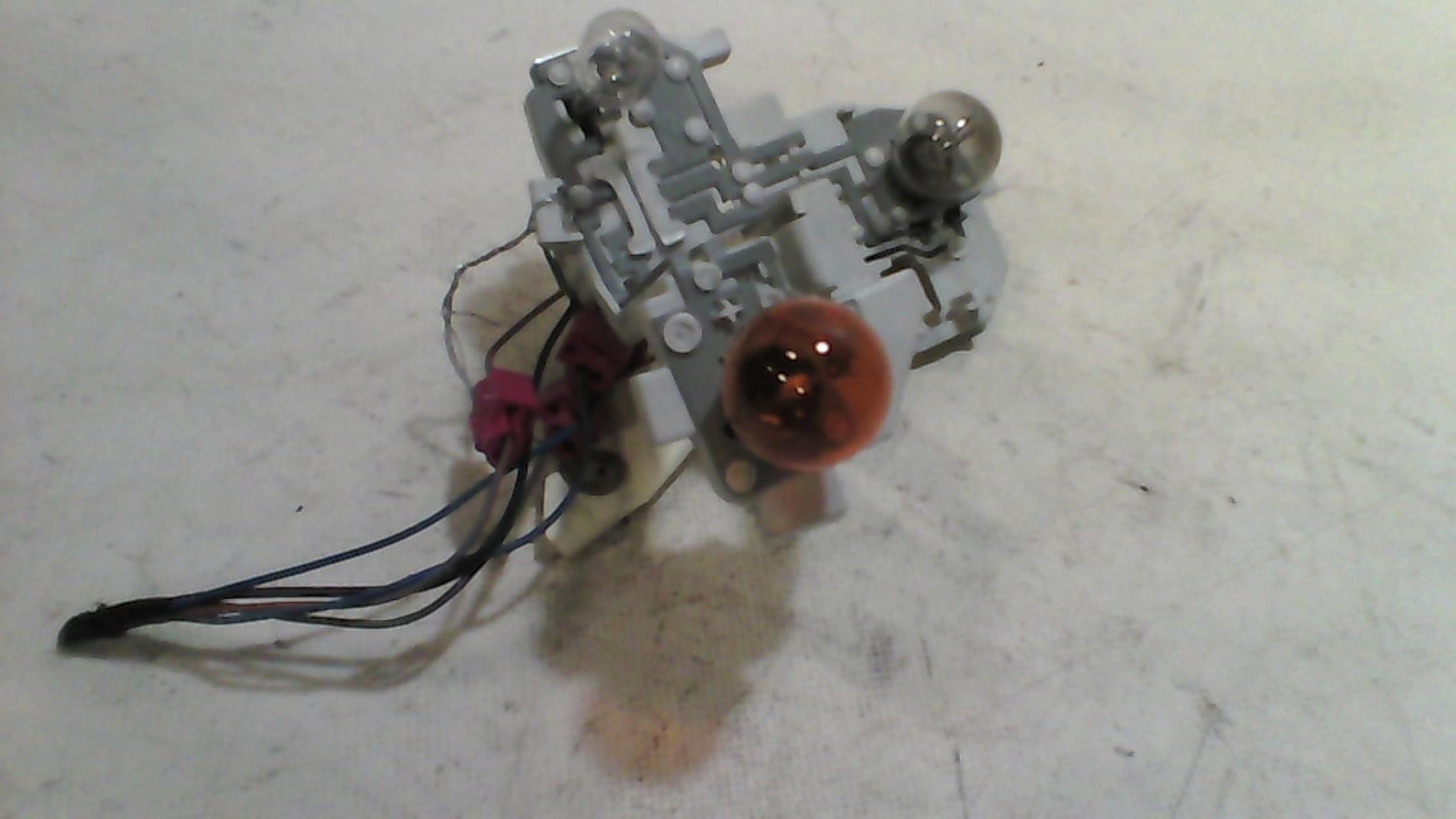 Base portalampade fanale posteriore sinistro FORD FIESTA 6 PHASE 1 Diésel - 1