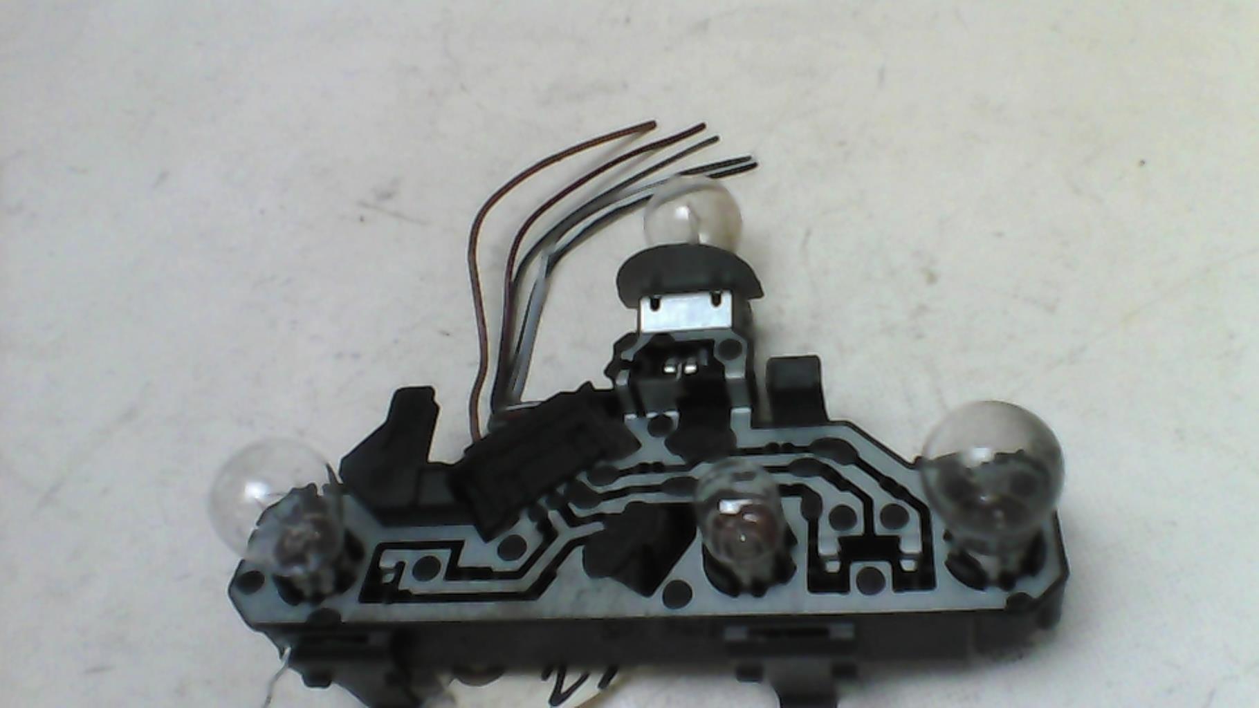 Base portalampade fanale posteriore sinistro VOLKSWAGEN POLO 3 PHASE 1  - 1