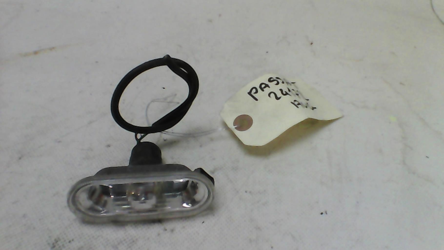 Ripetitore lampeggiante anteriore sinistro (Luci) VOLKSWAGEN PASSAT 4 PHASE 2 Diésel - 1
