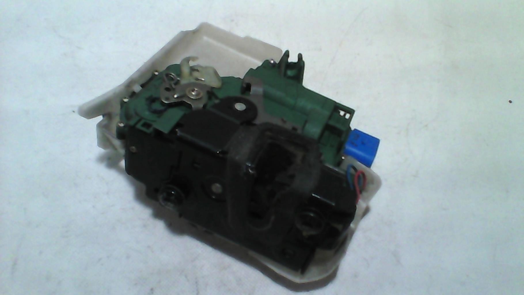 Serratura anteriore sinistra VOLKSWAGEN POLO 4 PHASE 1 Gasolina - 1