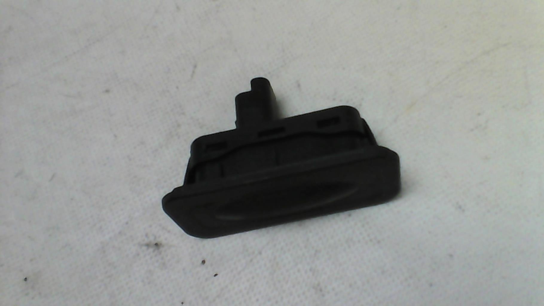 Bouton de coffre RENAULT CAPTUR 1 PHASE 1 Diesel - 1