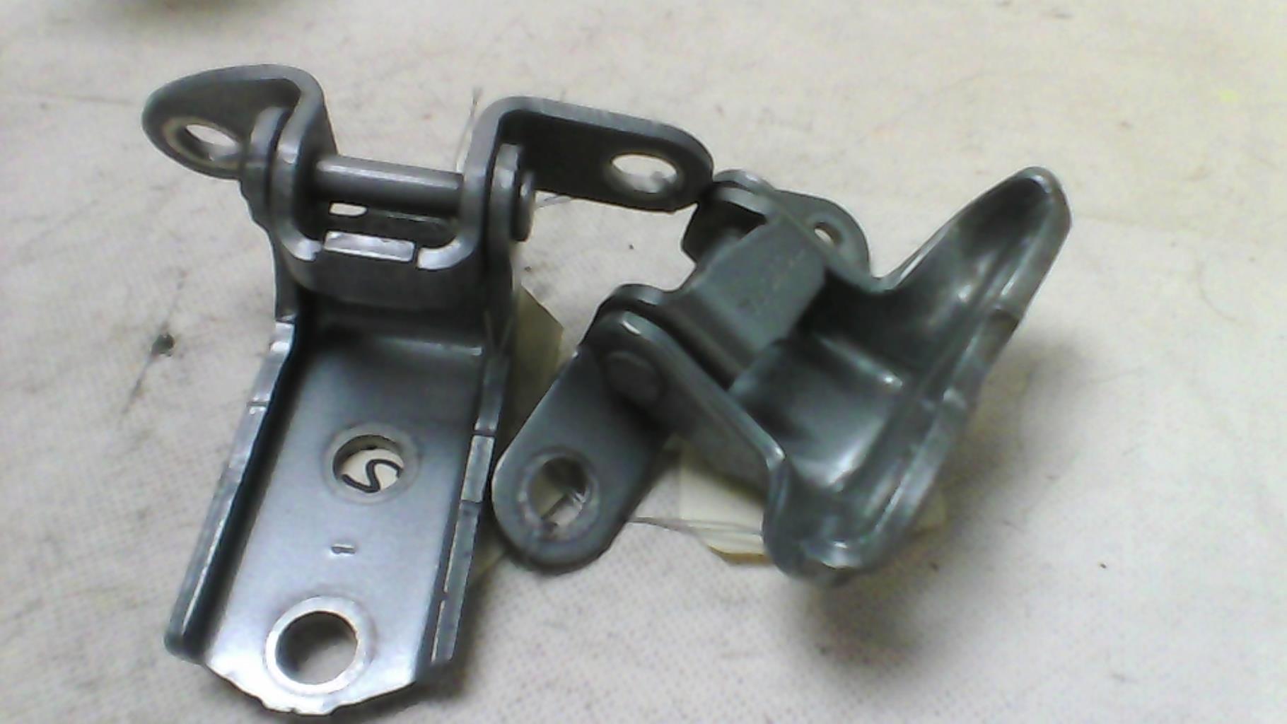 Cerniera portiera posteriore sinistra TOYOTA YARIS 2 PHASE 1 Gasolina - 1