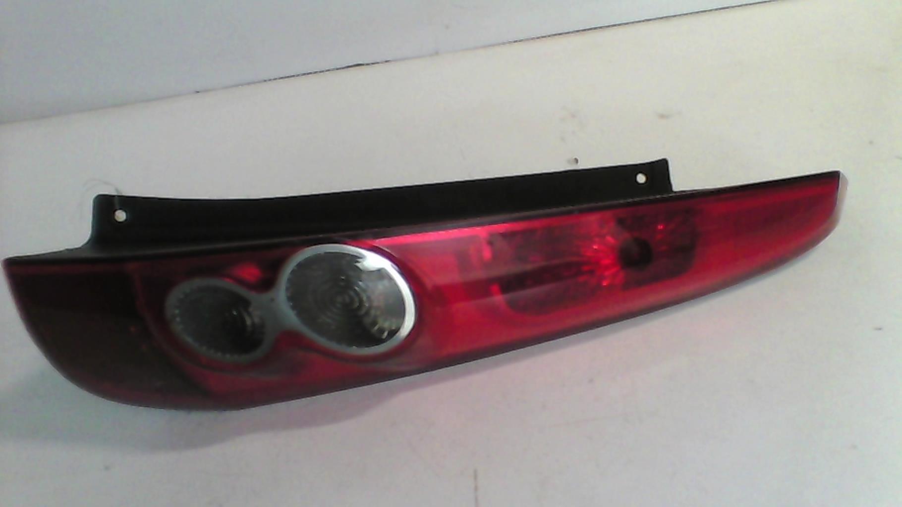 Fanale posteriore principale destro (luci) FORD FIESTA 5 PHASE 1 Diésel - 1
