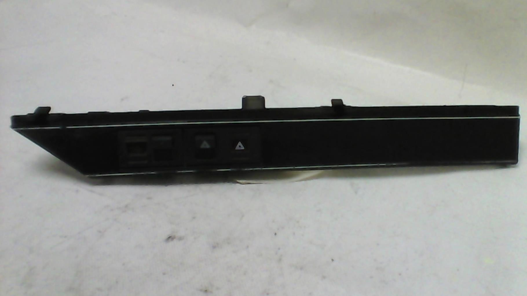 Bouton de warning NISSAN BLUEBIRD 1 Diesel - 1