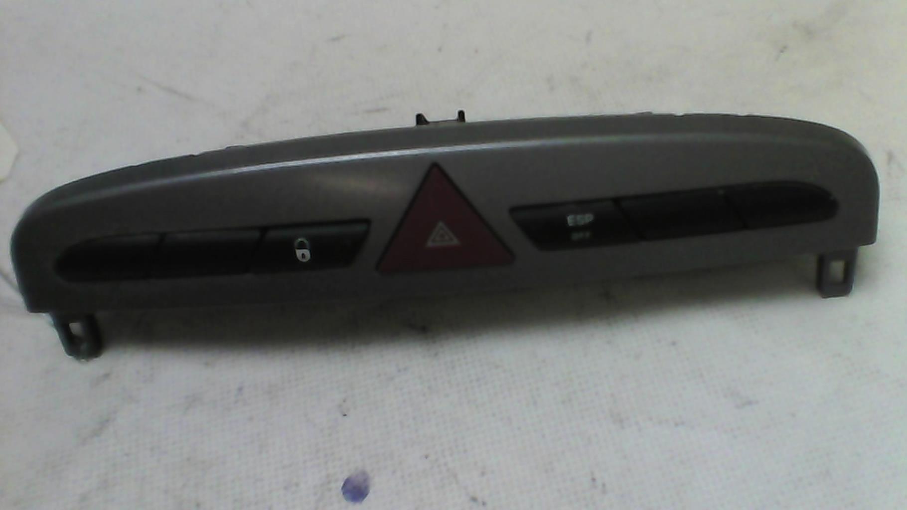 Bouton de warning PEUGEOT 308 1 PHASE 1 Diesel - 1