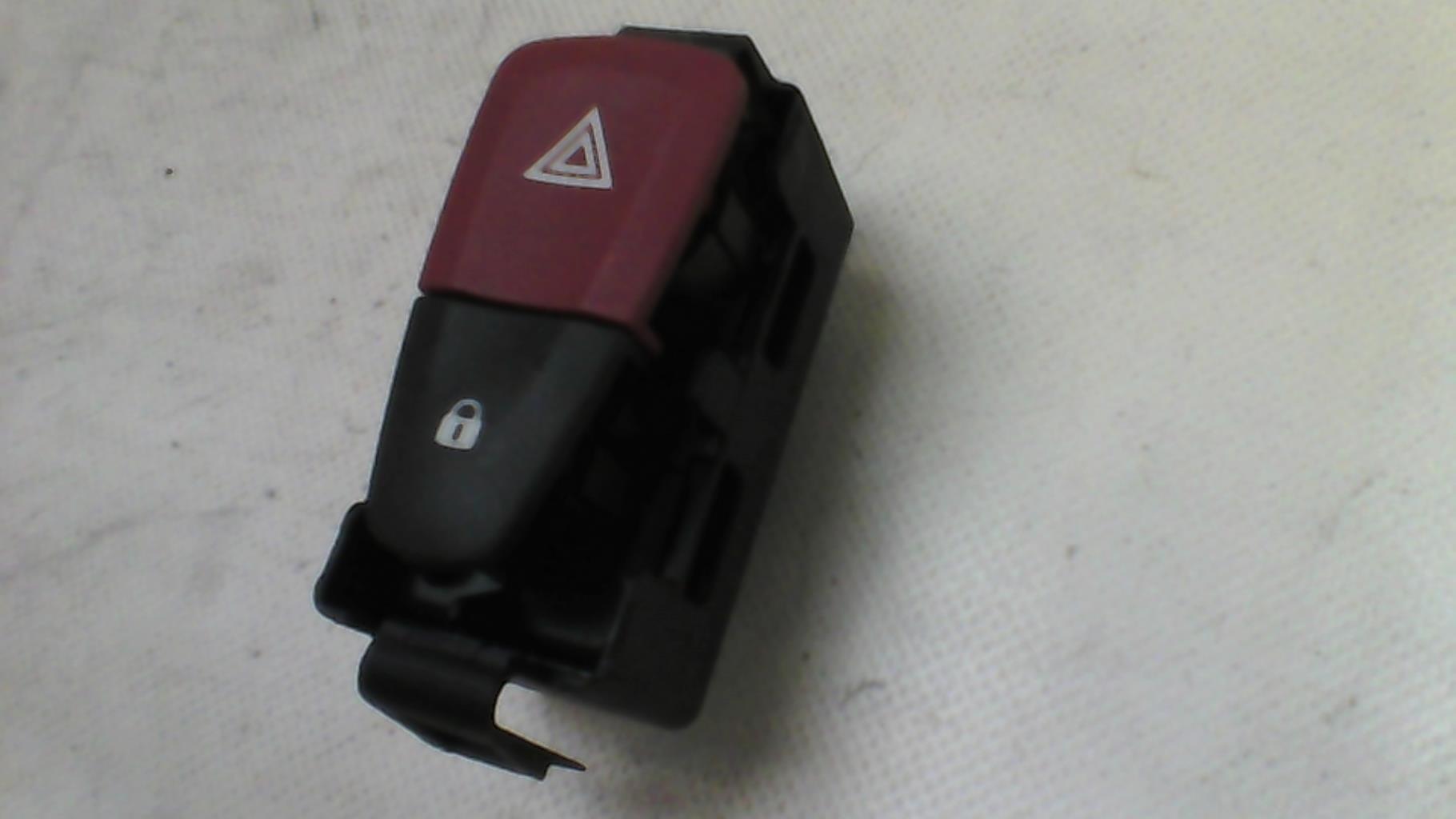 Bouton de warning RENAULT SCENIC 3 PHASE 1 Diesel - 1