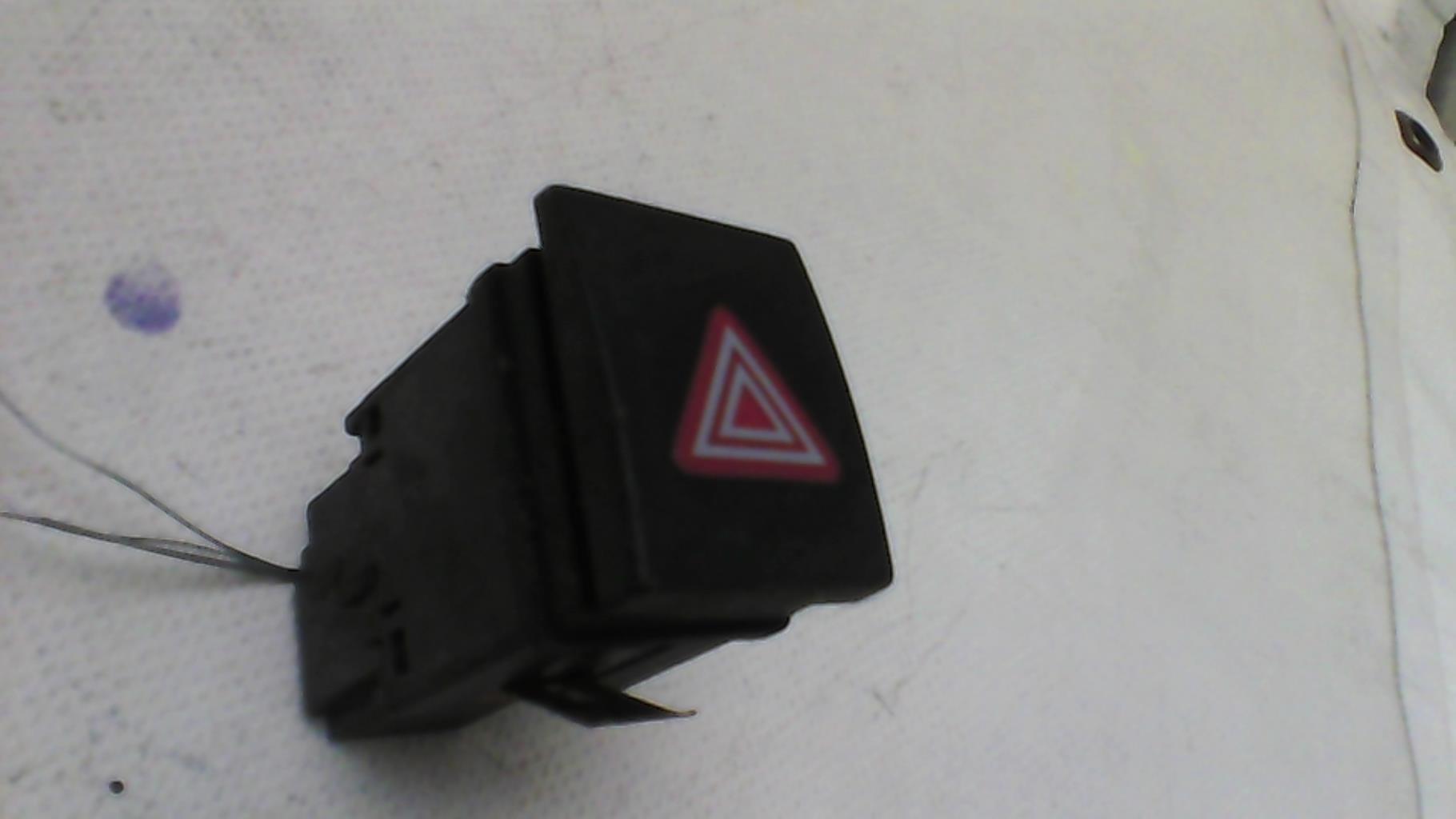 Interruttore luci emergenza VOLKSWAGEN POLO 4 PHASE 2 Diésel - 1