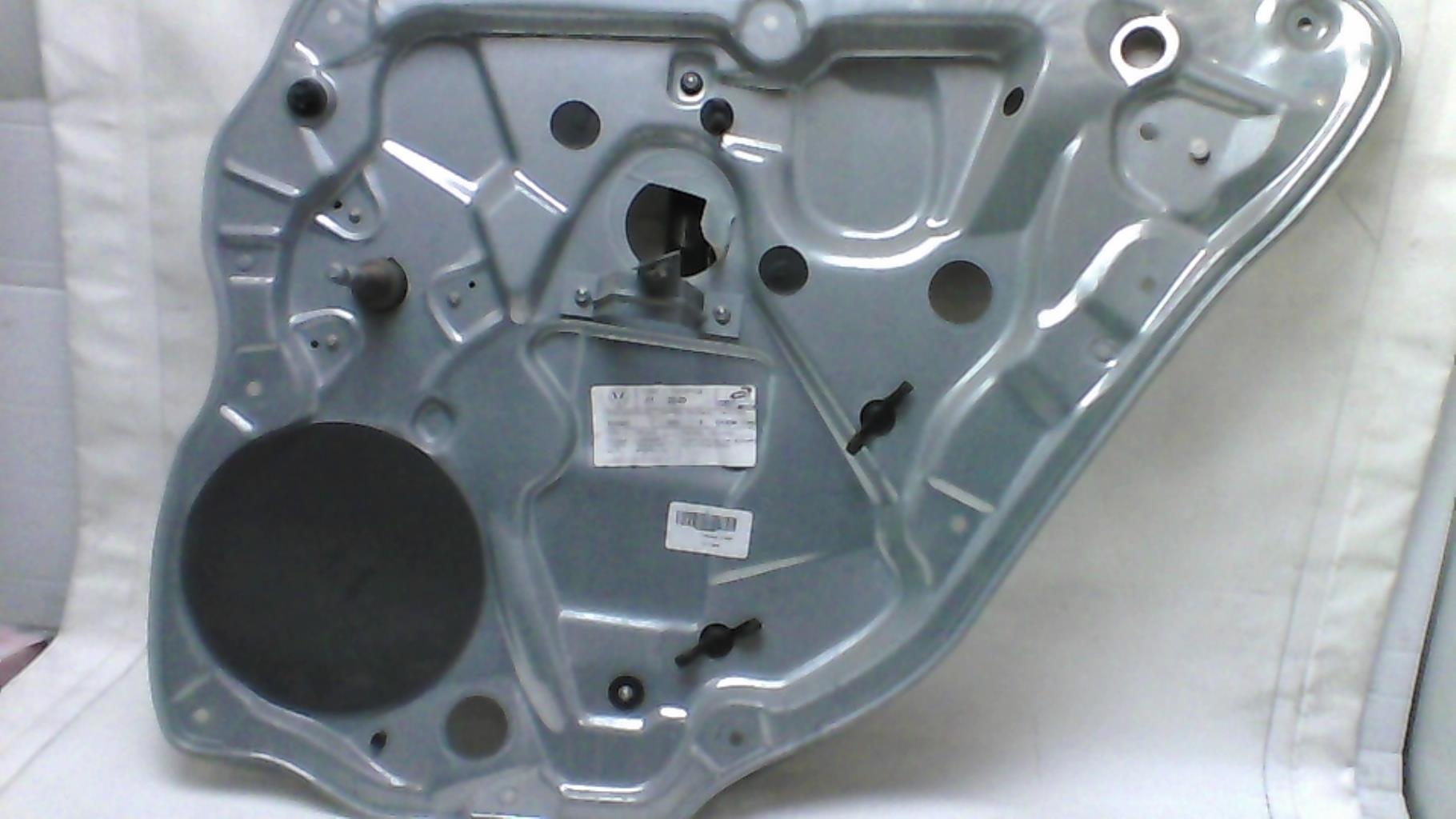 Alzacristalli manuale posteriore destro VOLKSWAGEN POLO 4 PHASE 2 Diésel - 1