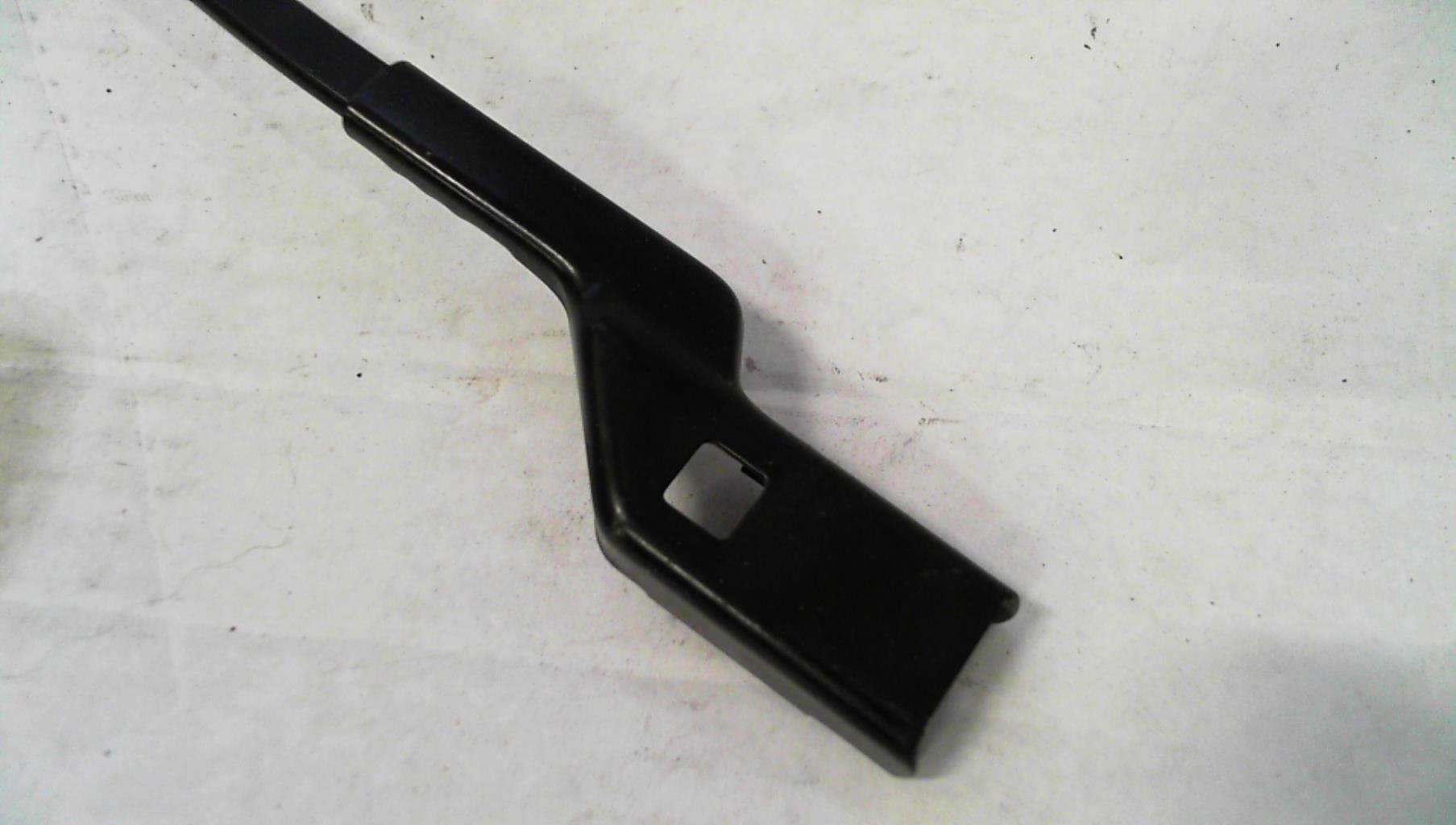 Braccio tergicristallo anteriore sinistro PEUGEOT 308 2 SW PHASE 2 BREAK Diésel - 1