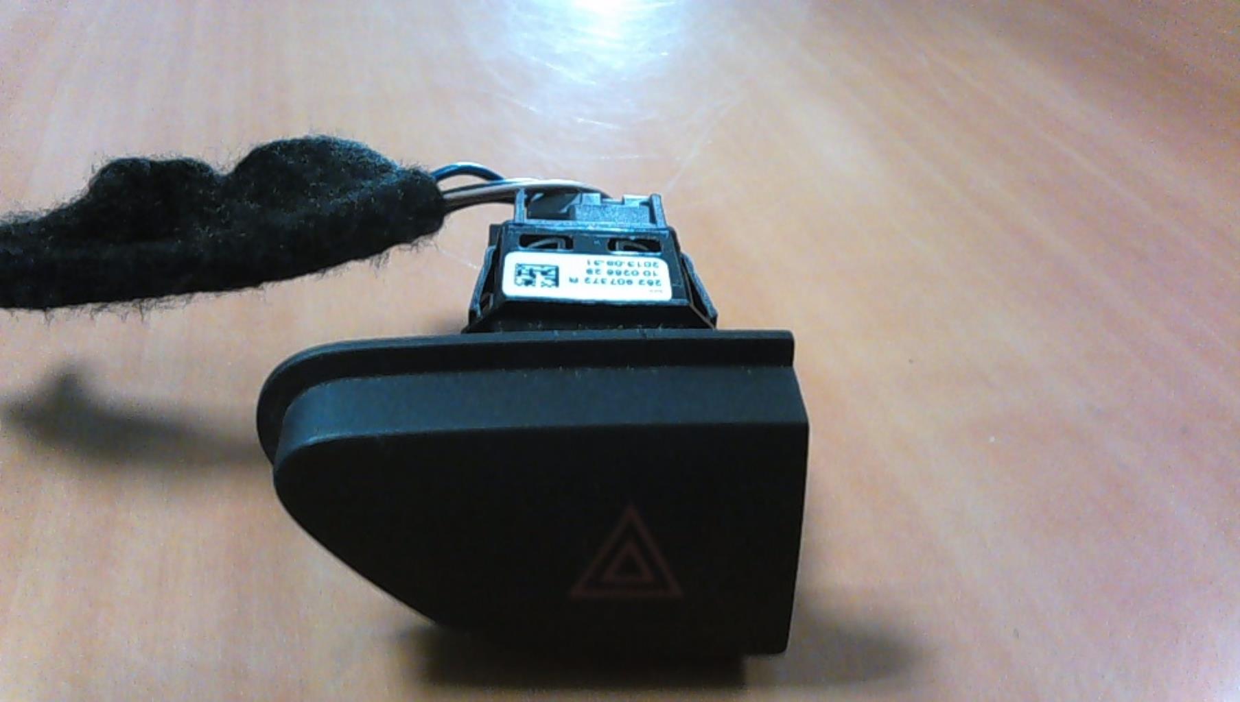 Bouton de warning RENAULT CLIO 4 PHASE 1 Diesel - 1