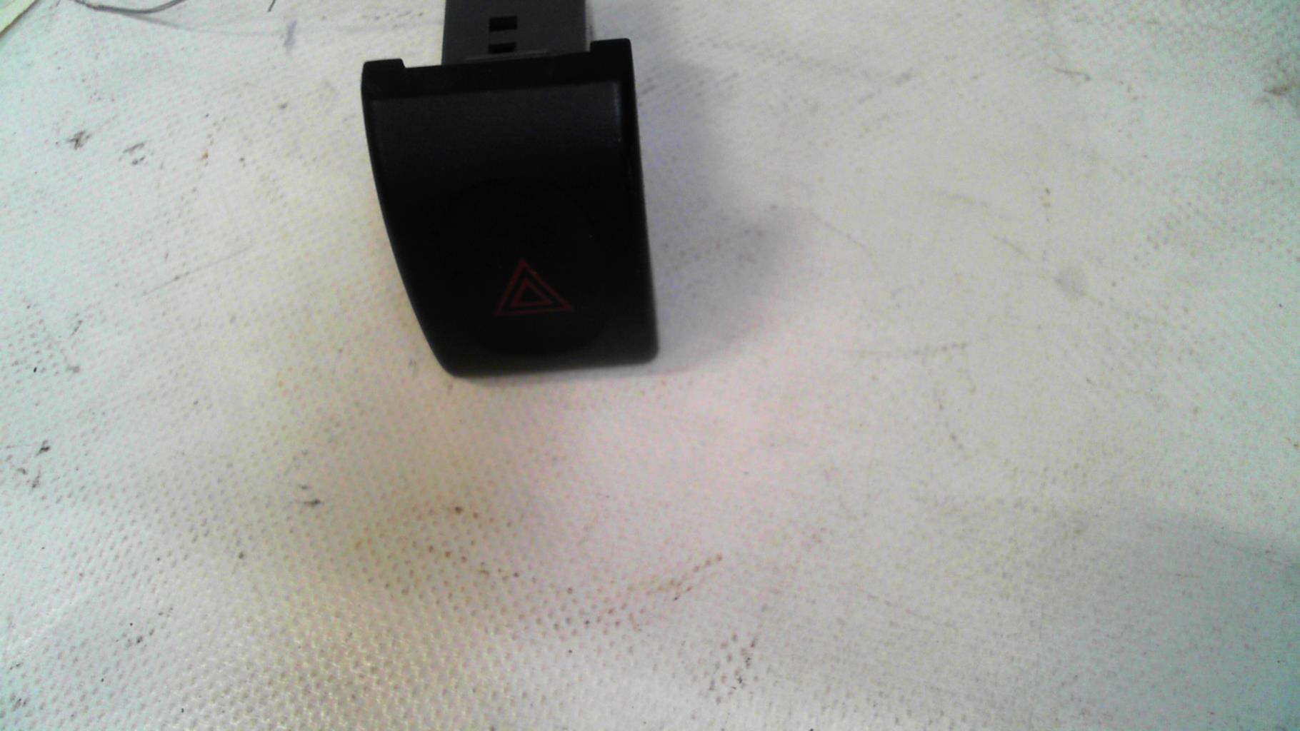 Bouton de warning CHEVROLET REZZO Essence/GPL - 1