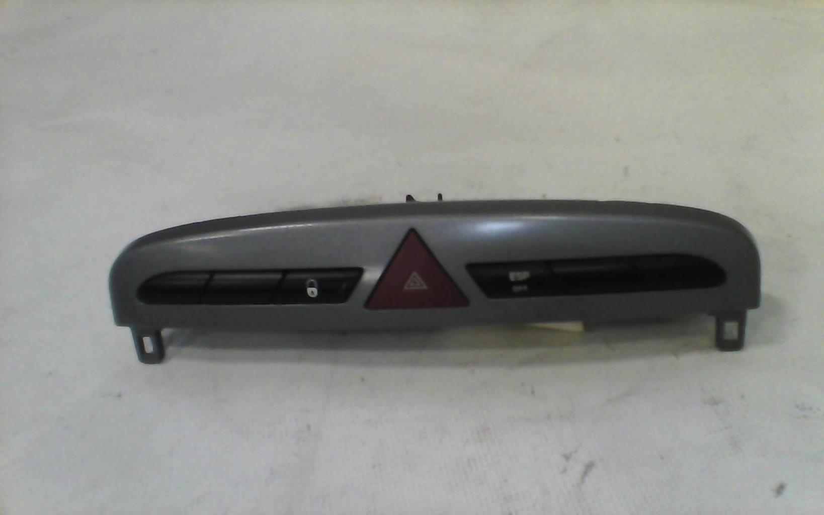 Bouton de warning PEUGEOT 308 1 PHASE 1 Diesel - 1