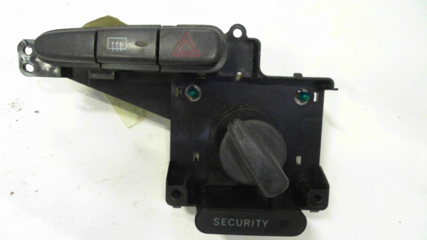 Bouton de warning TOYOTA YARIS 1 PHASE 1 Essence - 1