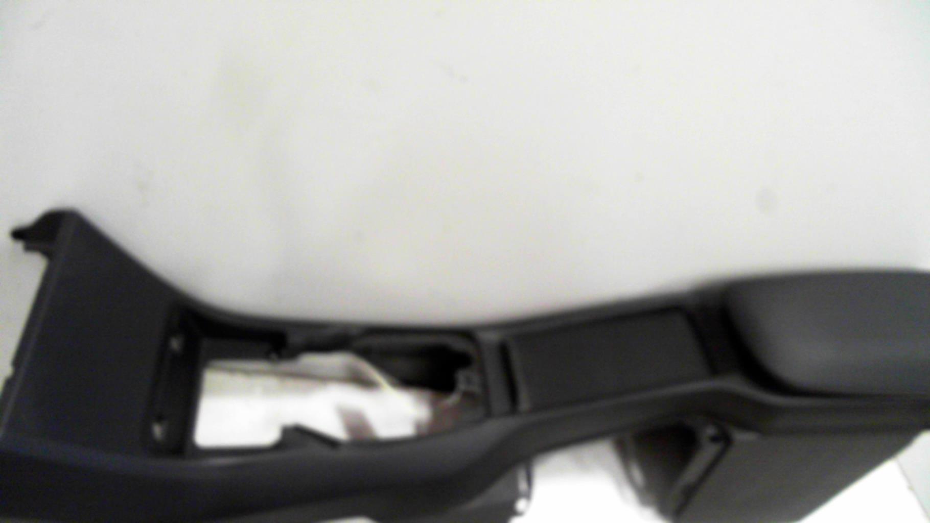 Console central (interieur plastique) VOLVO V 40 2 PHASE 1 BREAK Diesel - 1