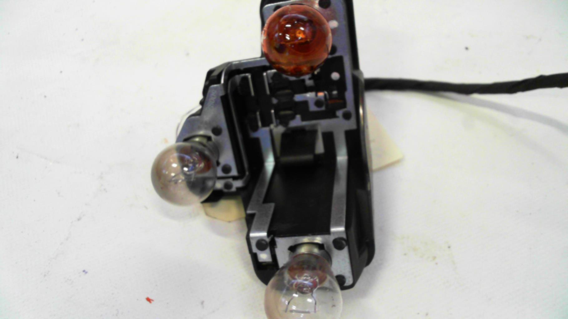 Base portalampade fanale posteriore destro VOLVO V 40 2 PHASE 1 BREAK Diésel - 1