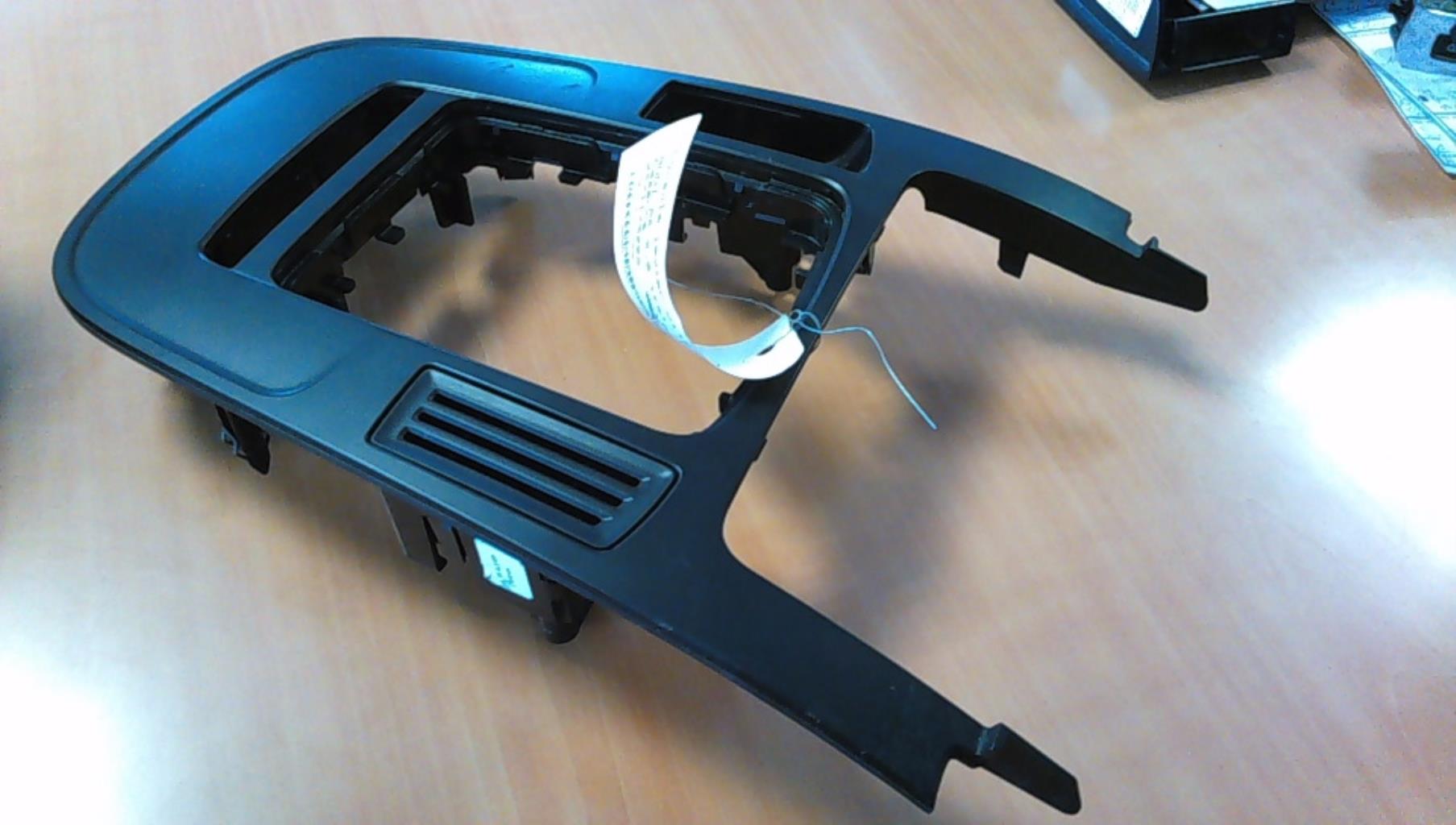 Console central (interieur plastique) AUDI A5 1 SPORTBACK PHASE 1 Essence - 1