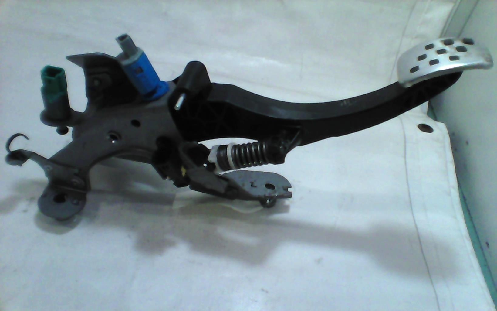 Pedale de frein RENAULT MEGANE 3 PHASE 1 COUPE Essence - 1