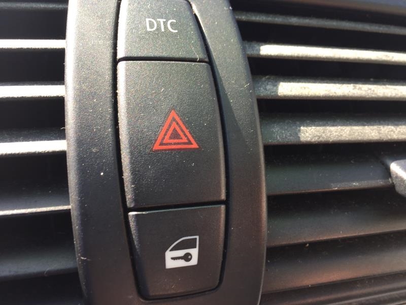 Bouton de warning BMW SERIE 1 E87 PHASE 2 Diesel - 1
