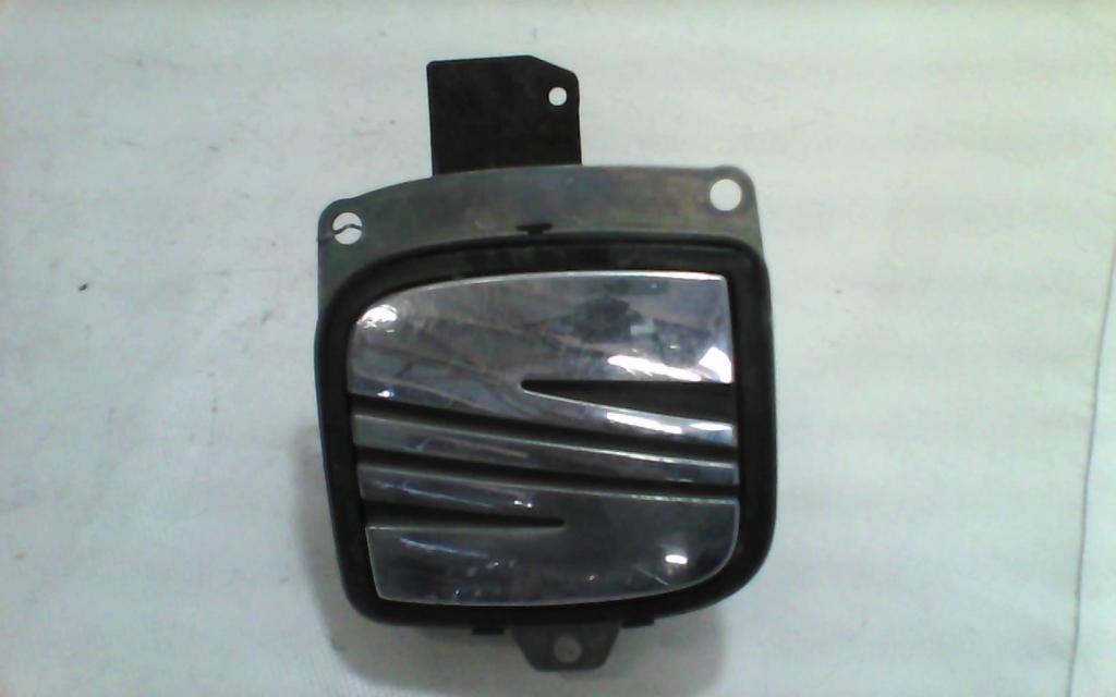 Bouton de coffre SEAT IBIZA 3 PHASE 1 Diesel - 1