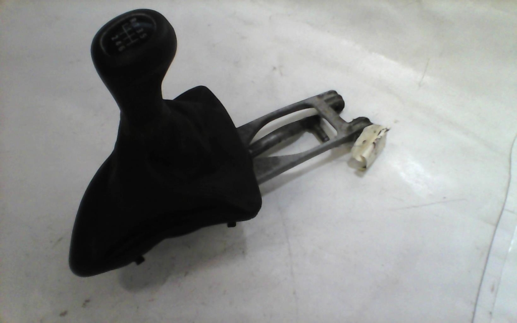 Levier de vitesses BMW SERIE 1 E87 PHASE 2 Diesel - 1