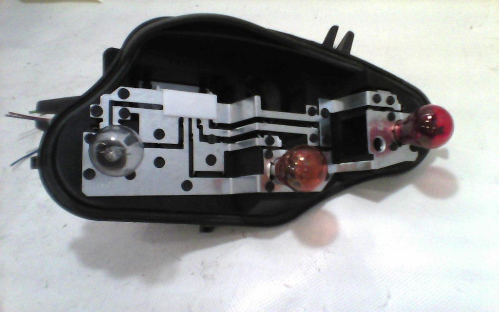 Base portalampade fanale posteriore sinistro CITROEN C3 2 PHASE 1 Diésel - 1