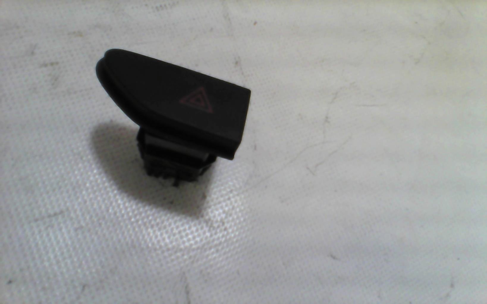 Bouton de warning RENAULT CAPTUR 1 PHASE 1 Diesel - 1