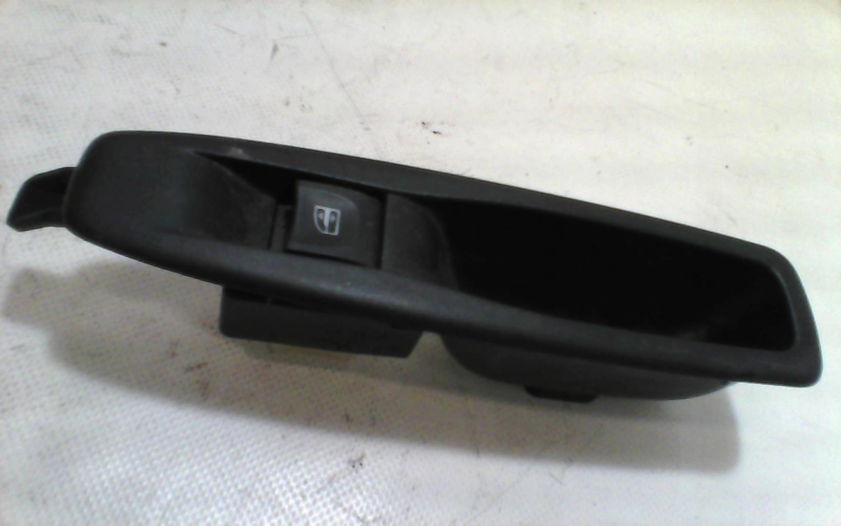 Interruttore lavacristalli posteriore sinistro RENAULT CAPTUR 1 PHASE 1 Diésel - 1