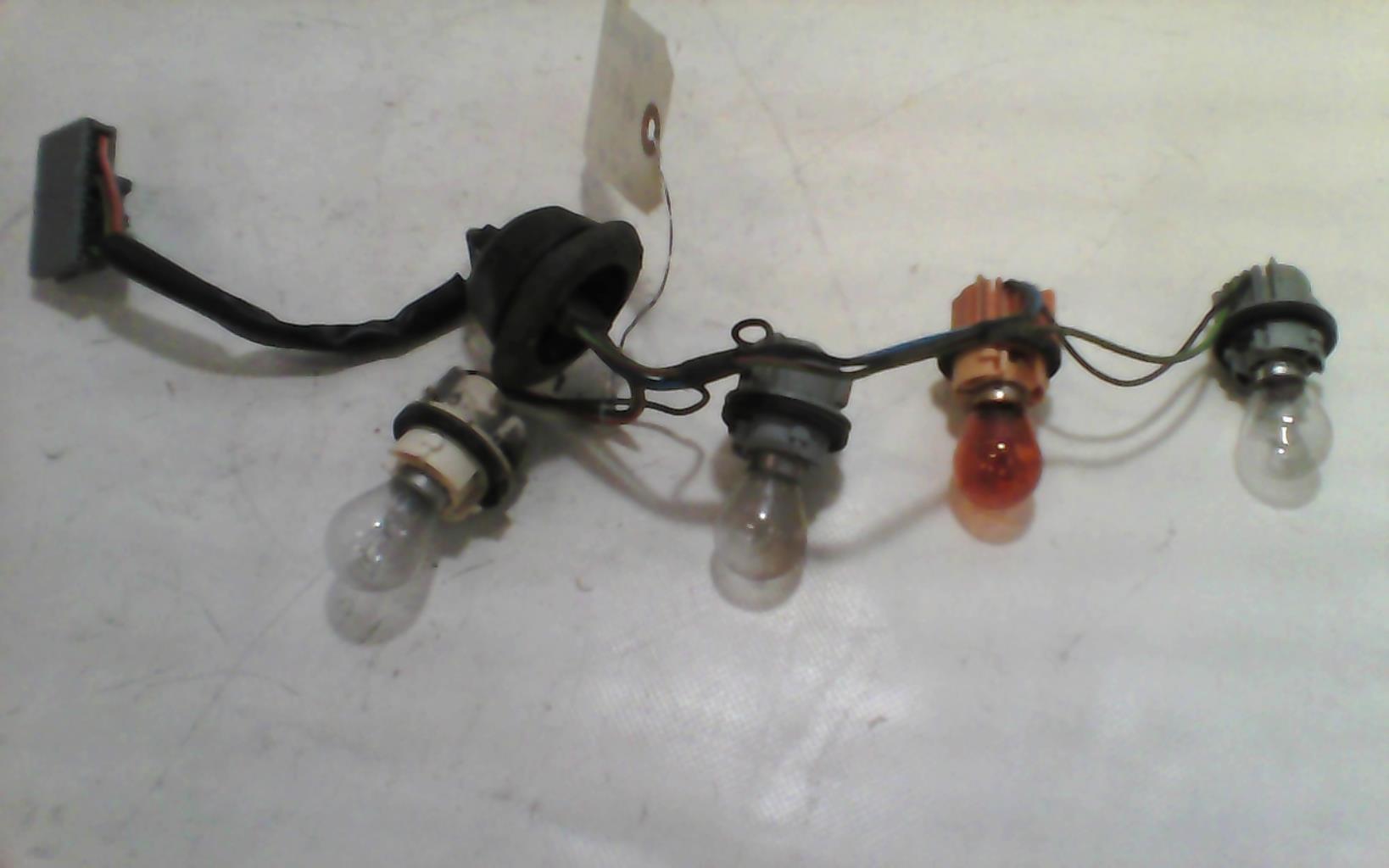 Base portalampade fanale posteriore destro FORD MONDEO 2 BREAK Diésel - 1