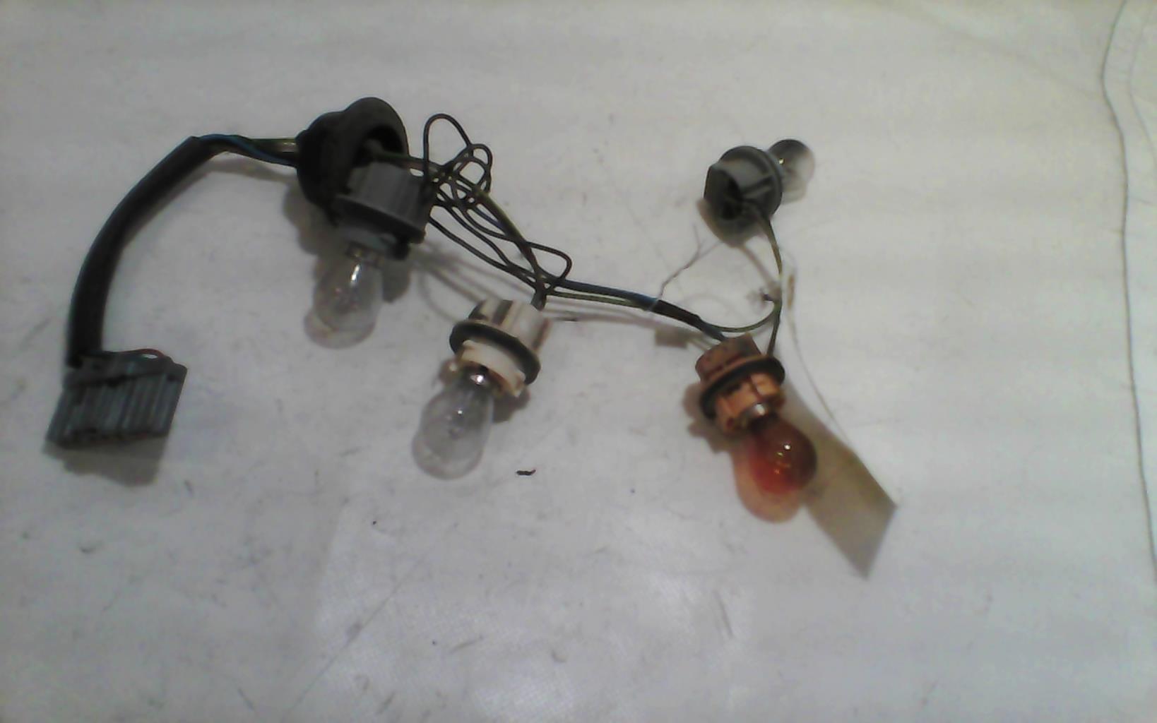 Base portalampade fanale posteriore sinistro FORD MONDEO 2 BREAK Diésel - 1