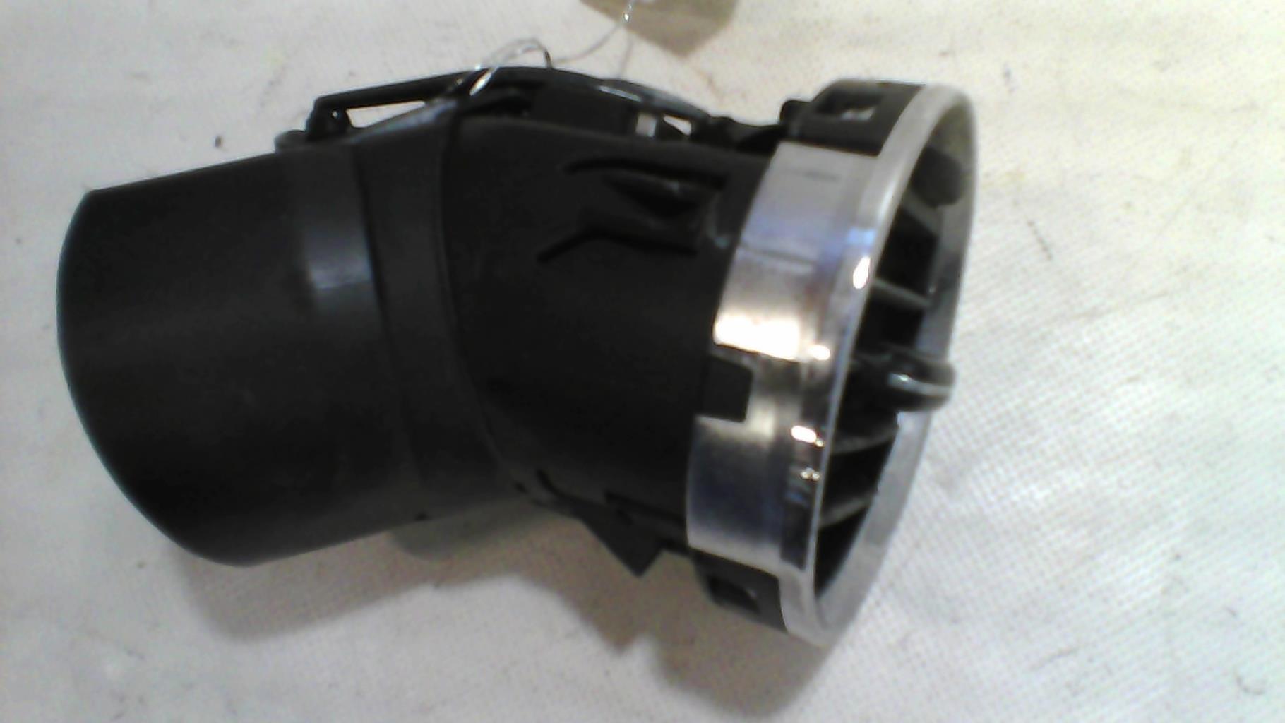 Bocchetta aerazione cruscotto anteriore sinistra PEUGEOT 5008 1 PHASE 1 Diésel - 1