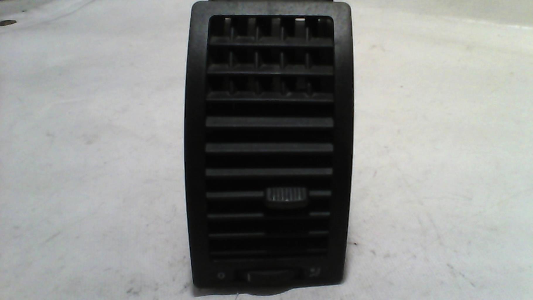 Bocchetta aerazione cruscotto anteriore sinistra VOLKSWAGEN POLO 4 PHASE 1 Gasolina - 1