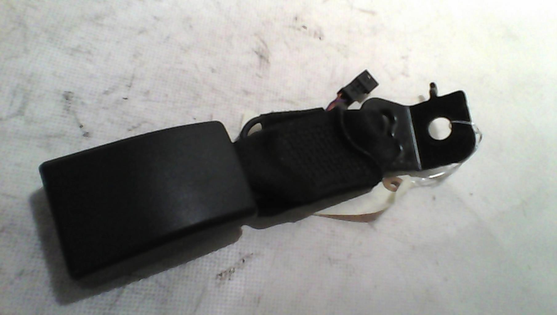 Aggancio cintura sicurezza posteriore sinistro BMW SERIE 1 F20 PHASE 1 Diésel - 1