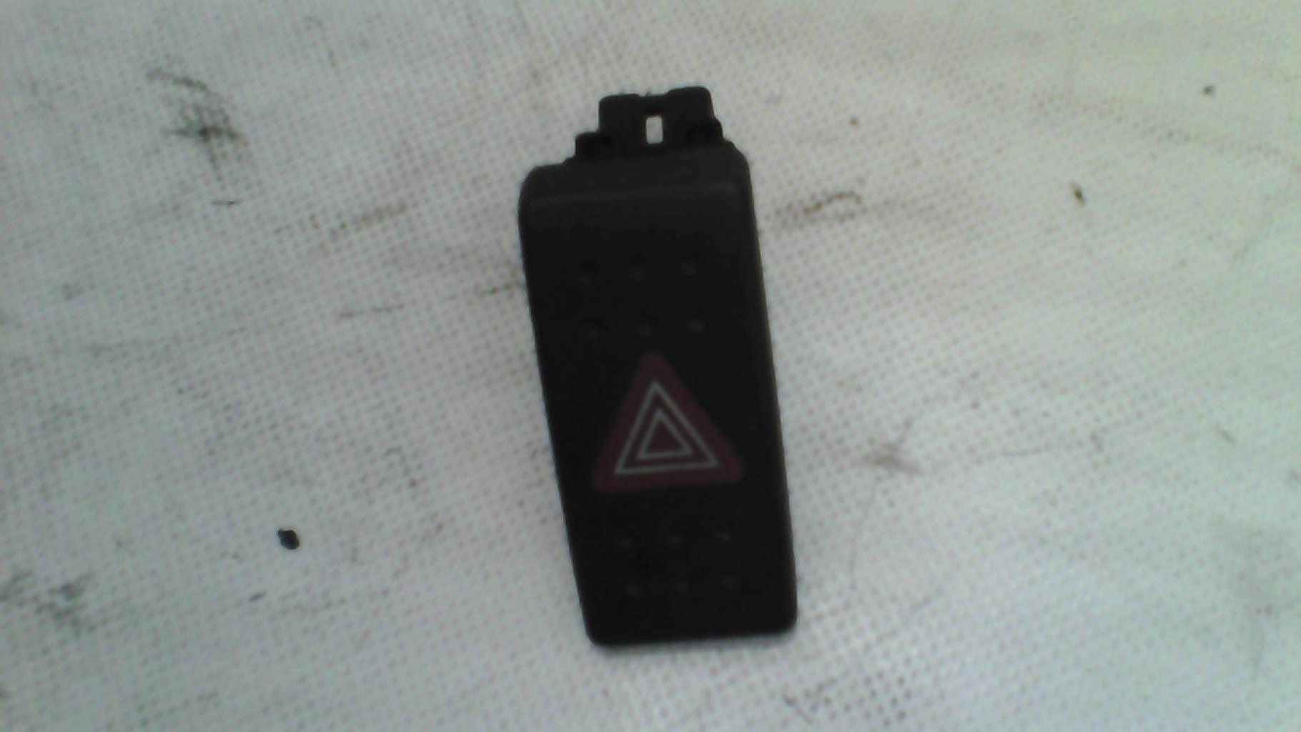 Bouton de warning SUZUKI SWIFT 3 Diesel - 1