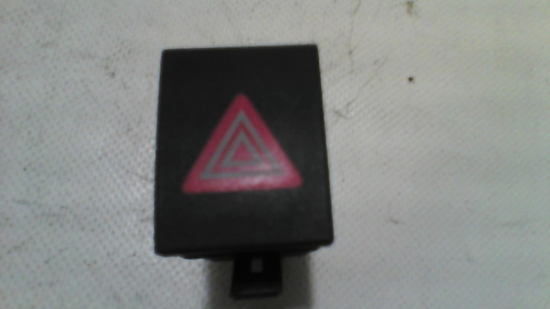 Interruttore luci emergenza VOLKSWAGEN POLO 4 PHASE 1 Gasolina - 1