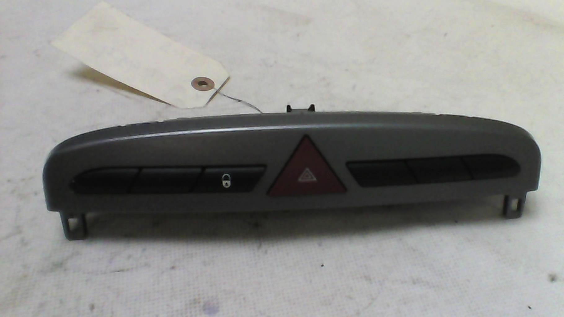 Bouton de warning PEUGEOT 308 1 PHASE 1 Diesel - 1