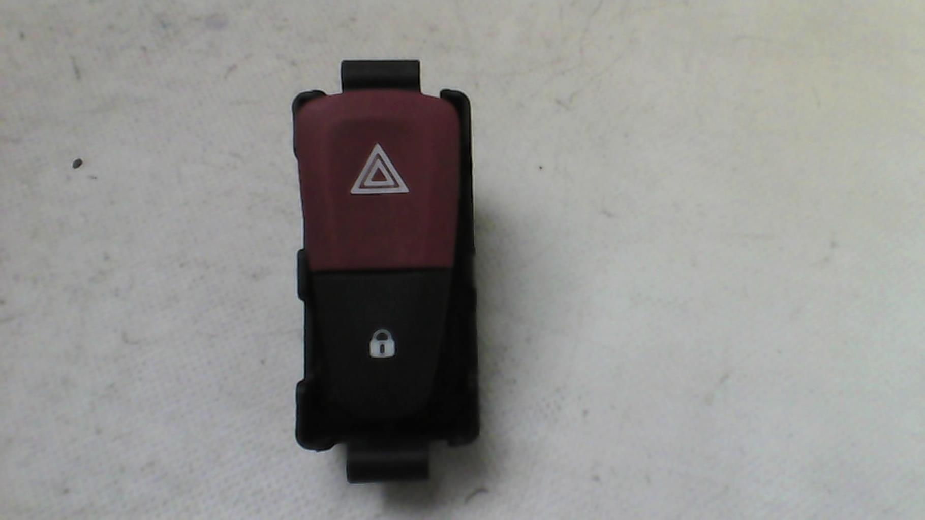 Bouton de warning RENAULT MEGANE 3 PHASE 1 Diesel - 1