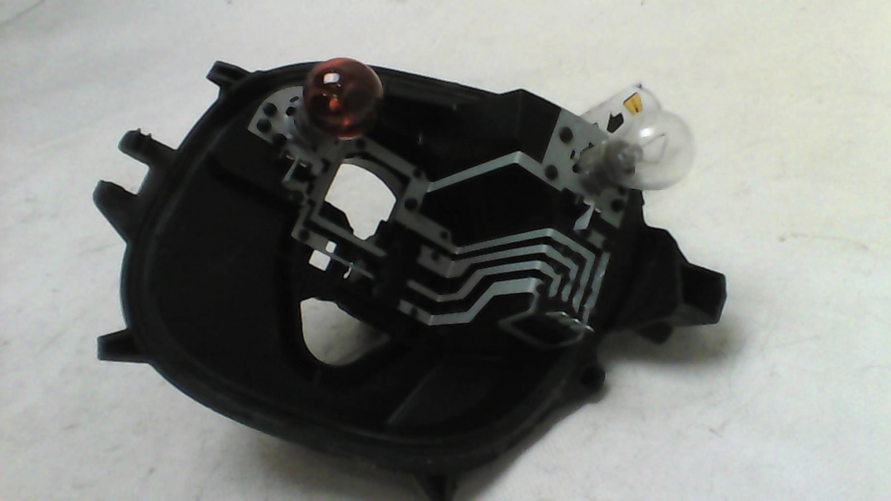 Base portalampade fanale posteriore destro PEUGEOT 208 1 PHASE 2 Diésel - 1