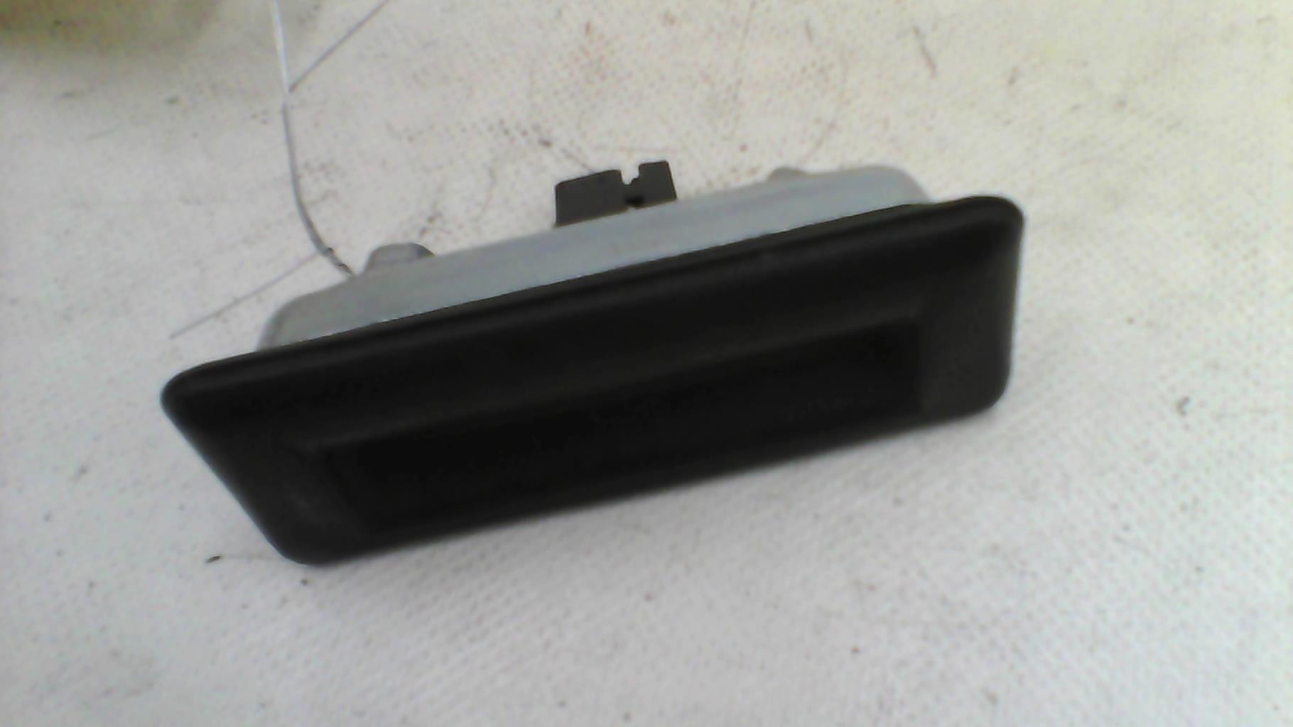 Bouton de coffre AUDI A1 1 SPORTBACK PHASE 2 Diesel - 1