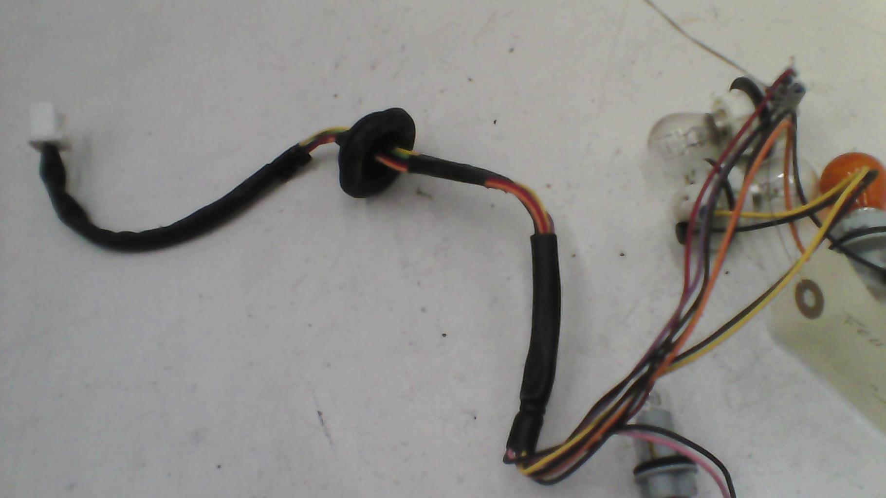 Base portalampade fanale posteriore destro PEUGEOT 108  - 1
