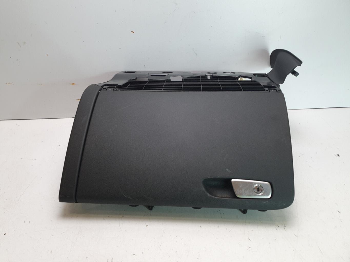 Boite a gants AUDI A4 3 AVANT PHASE 1 BREAK Diesel - 1