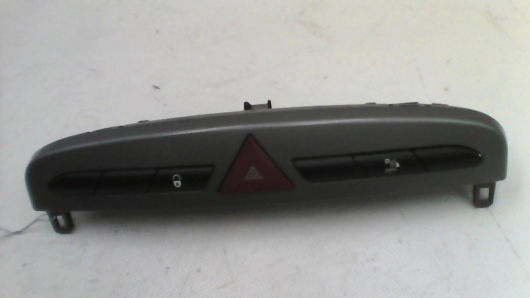 Interruttore luci emergenza PEUGEOT 308 1 PHASE 1 Diésel - 1