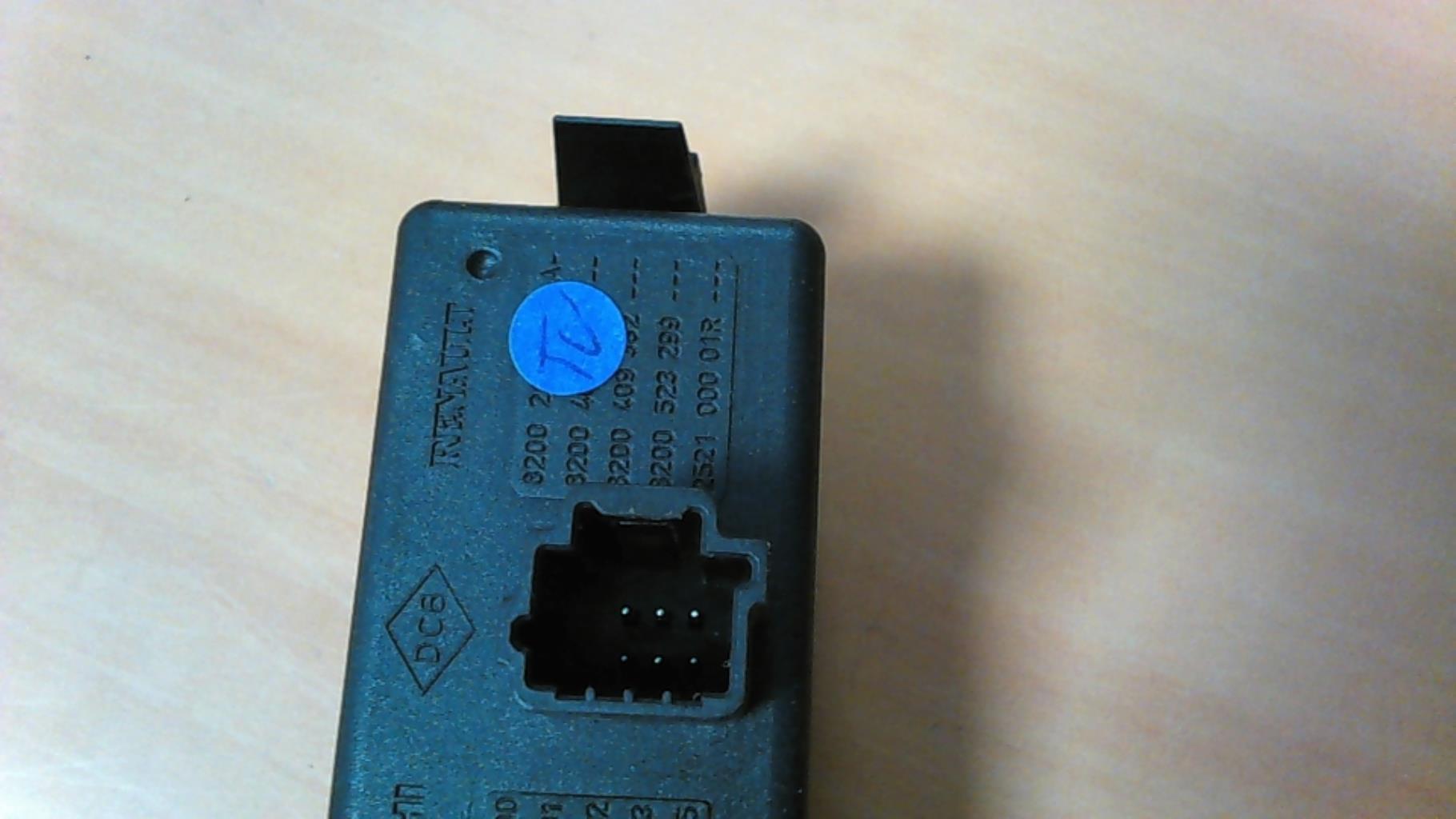 Bouton de warning RENAULT SCENIC 3 PHASE 1 Diesel - 1