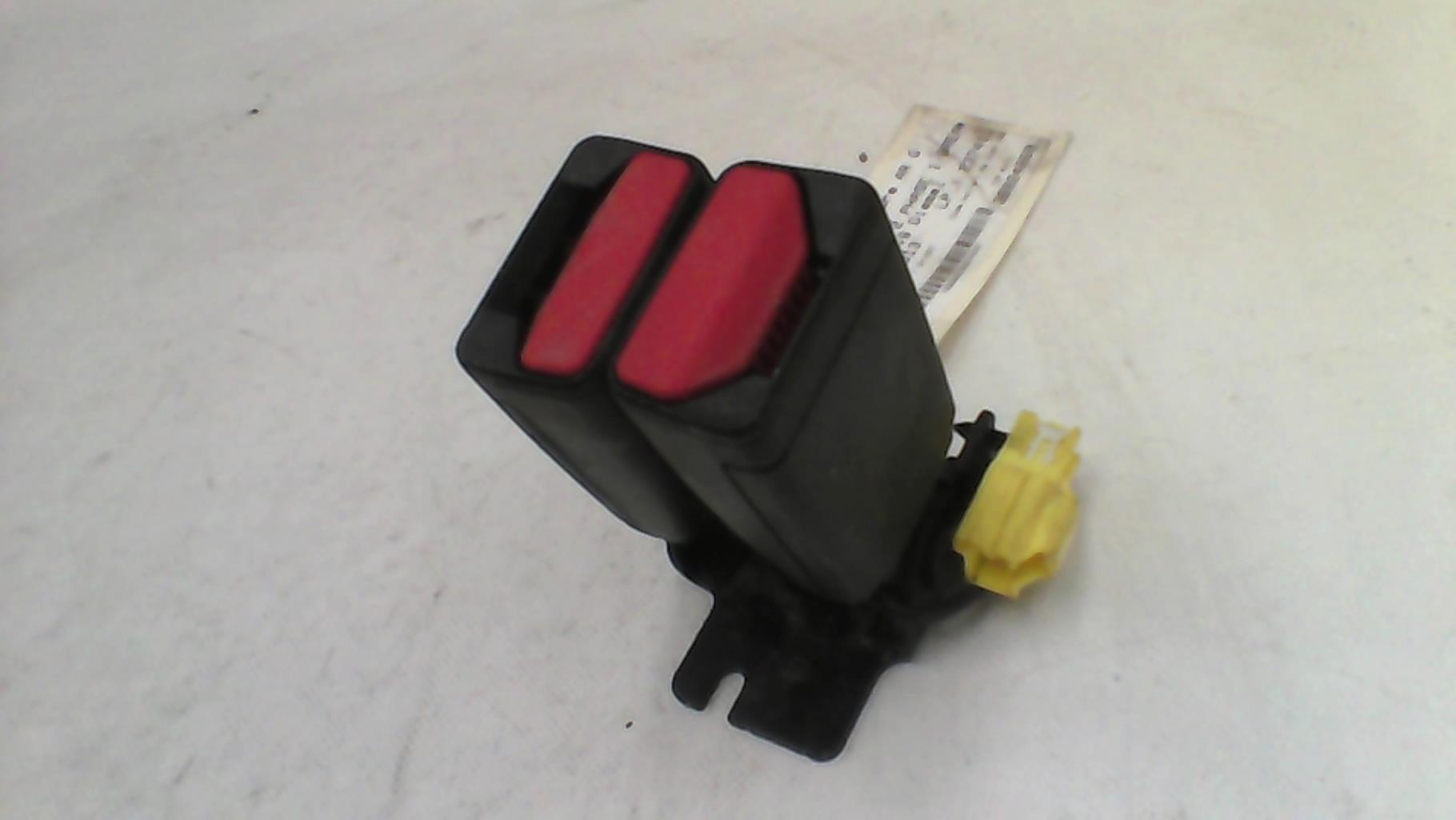 Aggancio cintura sicurezza posteriore sinistro VOLVO V 40 2 PHASE 1 BREAK Diésel - 1