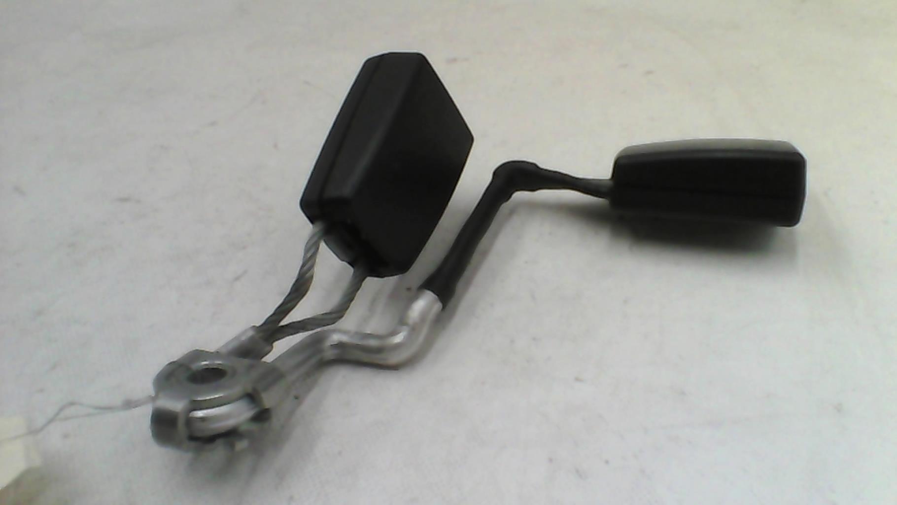 Aggancio cintura sicurezza posteriore sinistro AUDI A3 2 PHASE 2 Diésel - 1