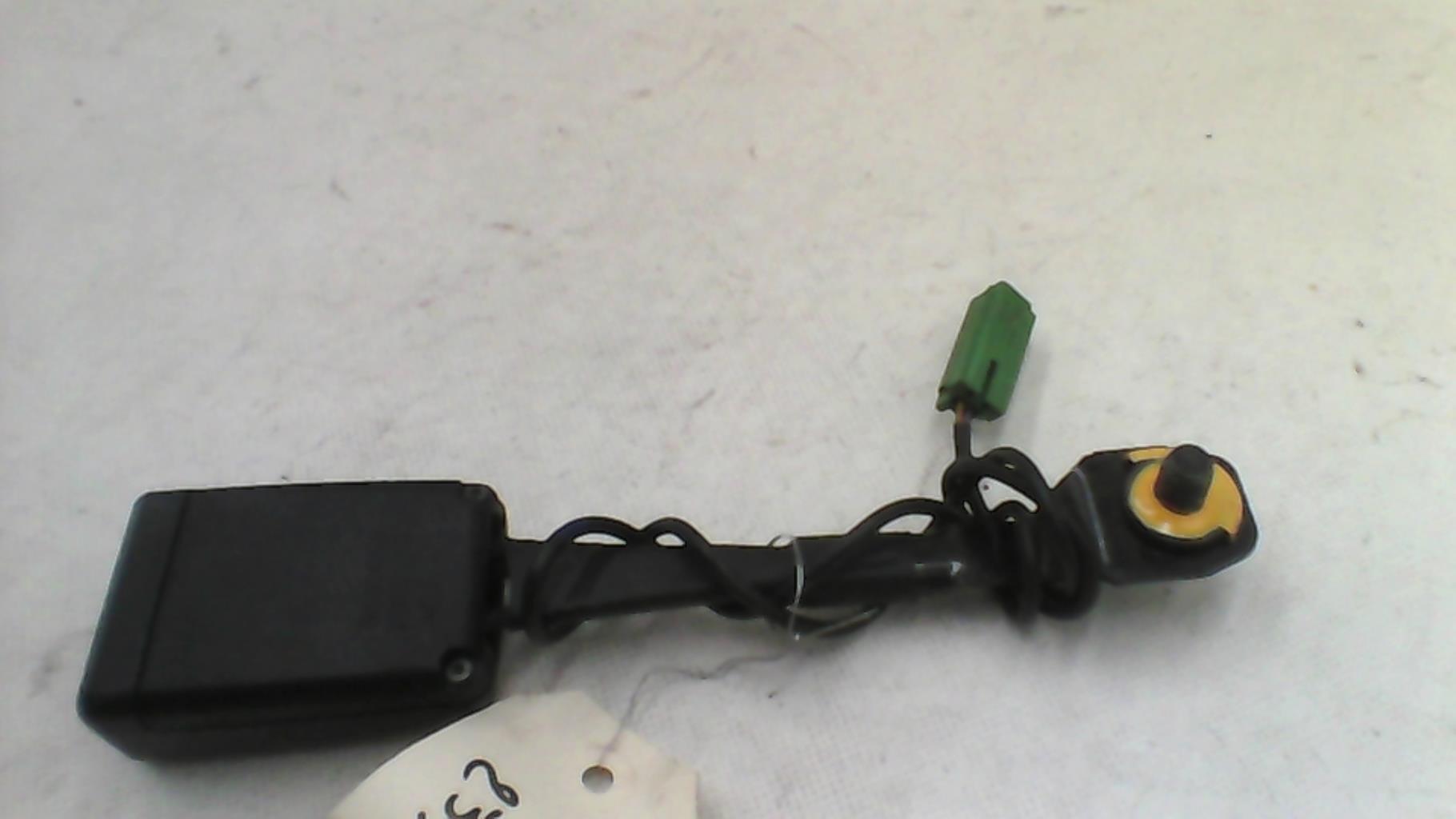 Attache ceinture avant droit VOLVO V 40 2 PHASE 1 BREAK Diesel - 1