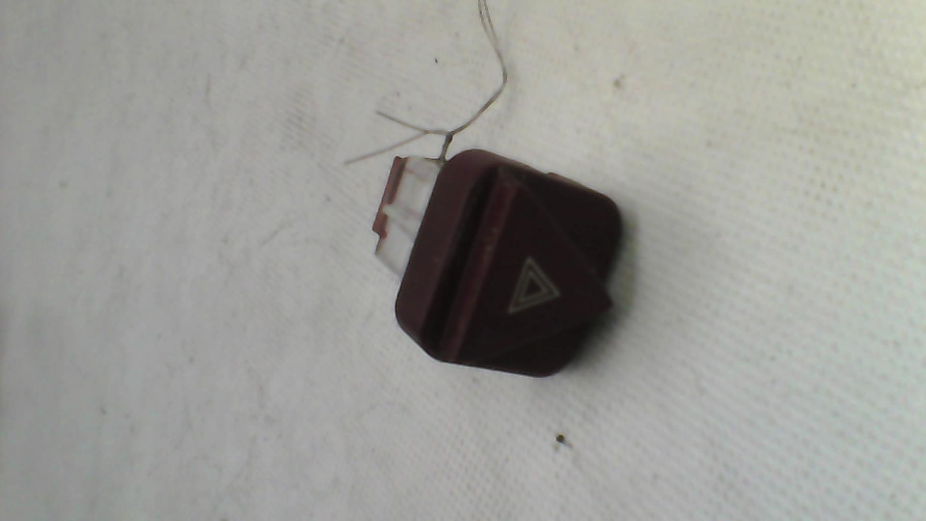 Bouton de warning PEUGEOT 1007 Essence - 1